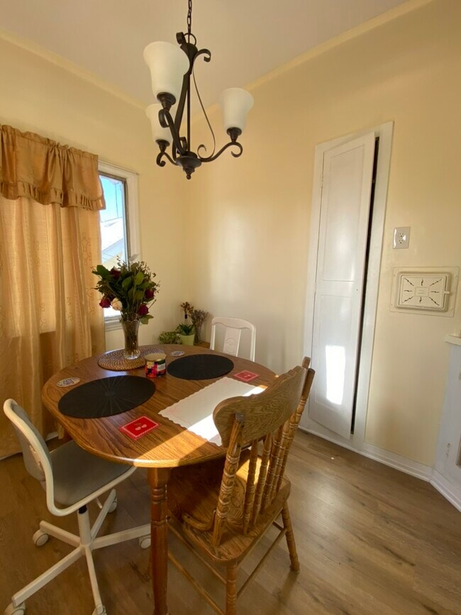 3425 1/2 E 5th St Unit Upstairs, Los Angeles, CA 90063