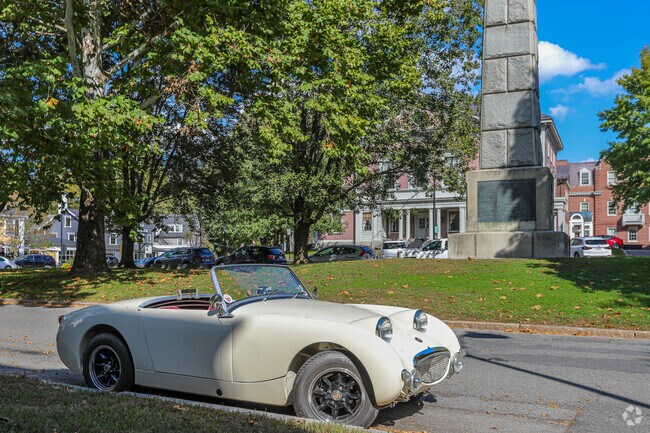 The town of Concord mainly has street parking available.