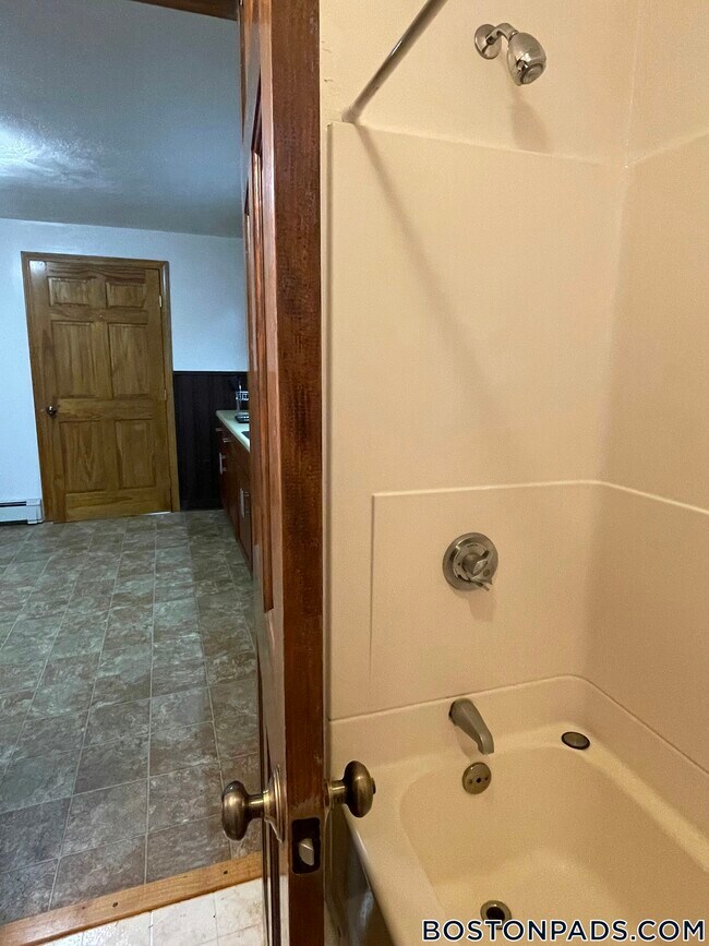 57 Roseland St unit 2, Somerville, MA 02143 - photo 4