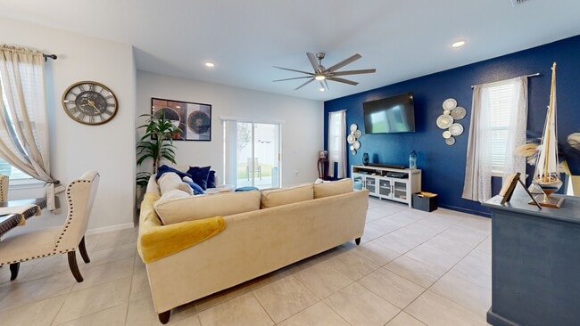 5068 Little Stream Ln, Wesley Chapel, FL 33545 - photo 2