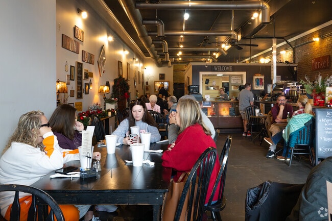 Enjoy a meal at one of Kingsport’s many restaurants.