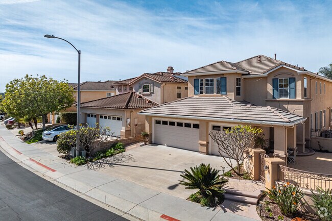 San Joaquin Hills features spacious homes with resort-style amenities.