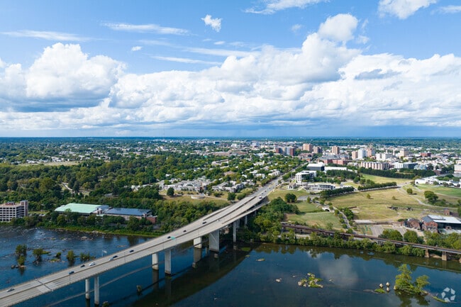 The Fan is a short drive from the James River, Belle Isle, and the downtown Richmond area.