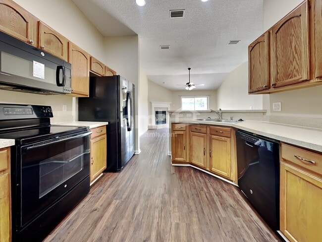 8227 Stelling Dr, Jacksonville, FL 32244 - photo 5