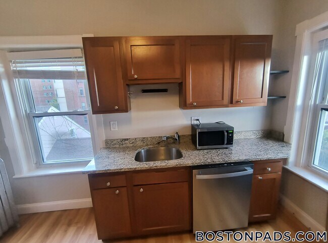 900 Massachusetts Ave unit 8, Cambridge, MA 02139 - photo 6