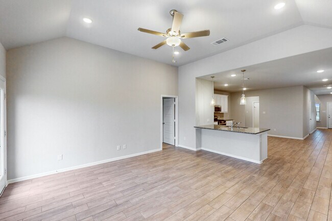 8024 Butterfield Dr unit 37163096, San Antonio, TX 78227 - photo 7