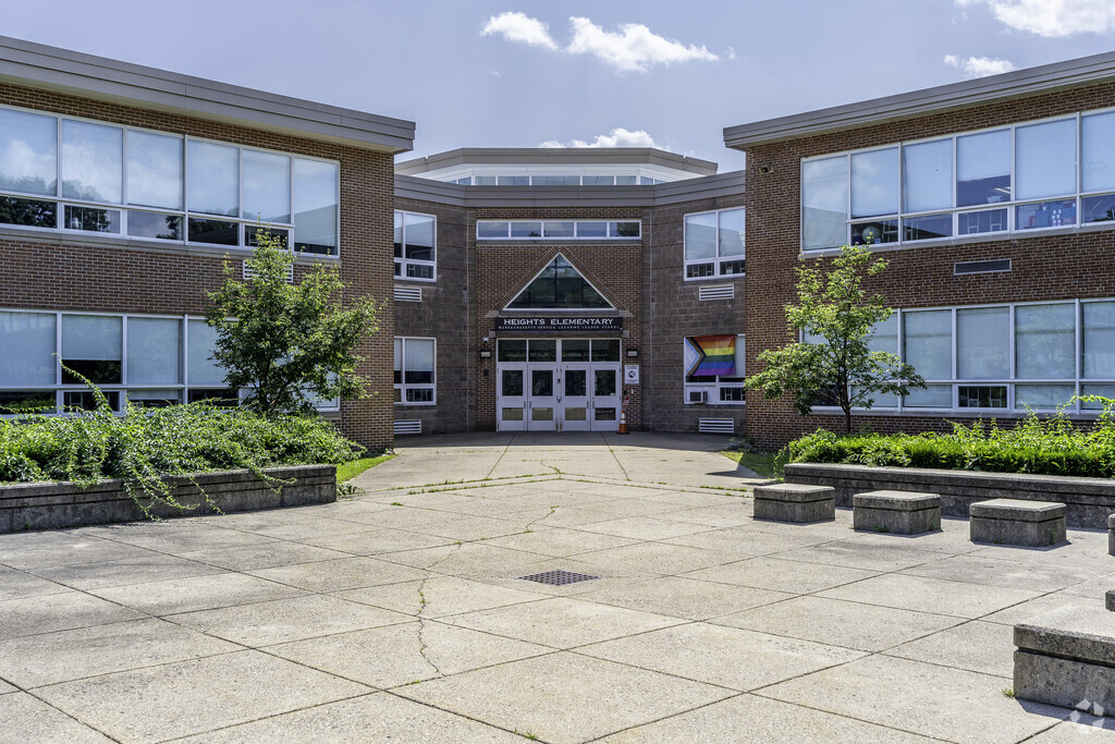 Heights Elementary School serves students K-5th grade.