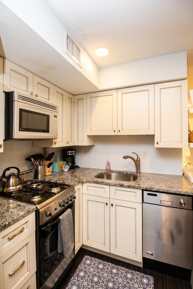 24 Hancock St unit 2, Boston, MA 02114 - photo 2