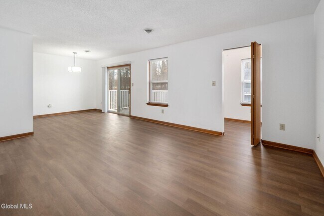 1911 Cambridge Manor Dr unit 1911 Cambridge Manor, Schenectady, NY 12302 - photo 5