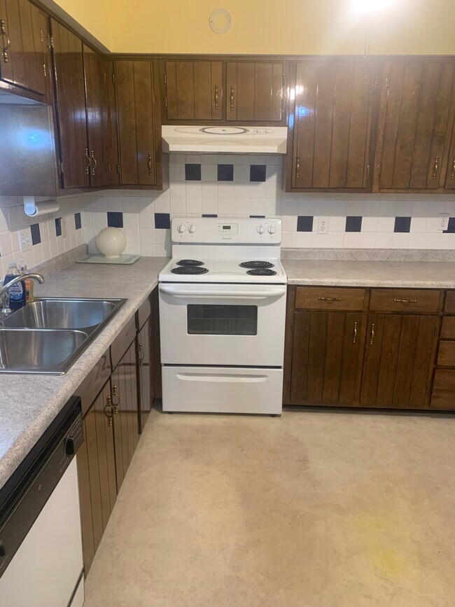 1662 Brownstone Blvd unit 312, Toledo, OH 43614 - photo 4