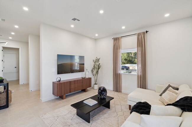 1797 Flowertop Way unit 38643007, Lady Lake, FL 32159 - photo 4