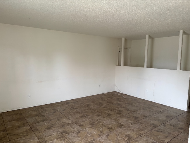 508 Tait Ave unit House, Sanger, CA 93657 - photo 3