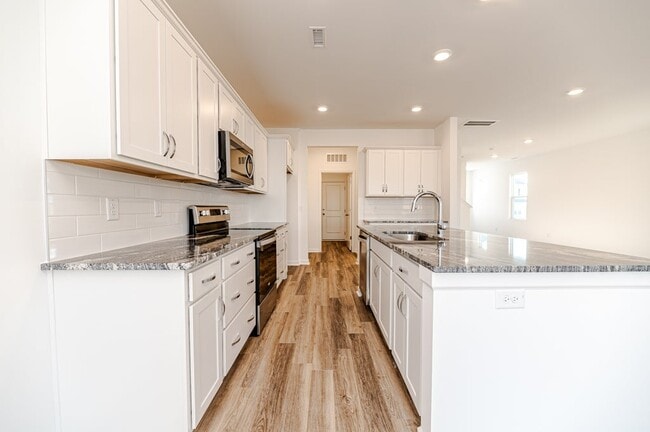 165 Caulfield Rd unit 36483819, Aberdeen, NC 28315 - photo 5