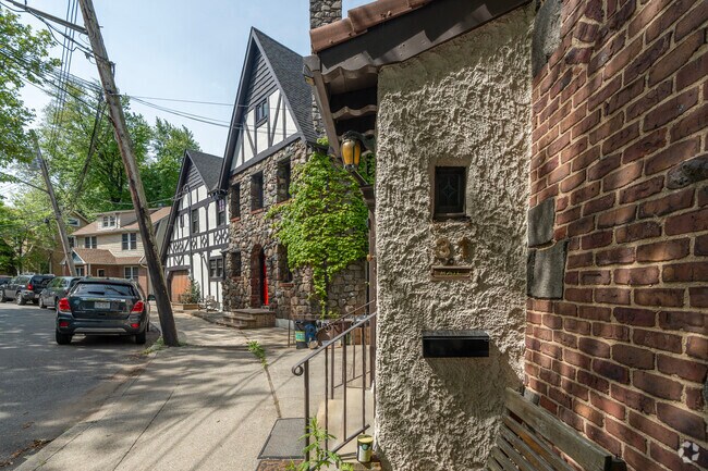 Streets on the north shore of the neighborhood are lined with French-influenced abodes.