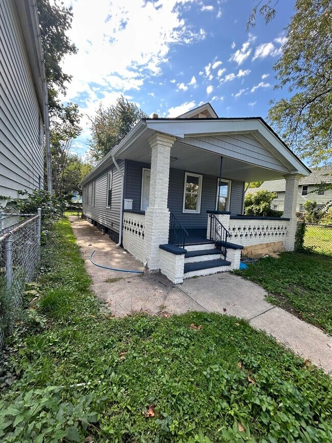 1582 E 49th St, Cleveland, OH 44103