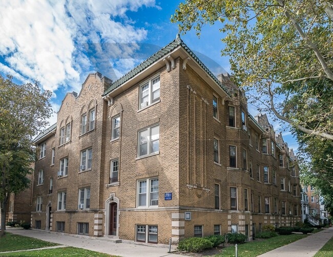 2122 W Ainslie St unit 2100-2E, Chicago, IL 60625 - photo 2