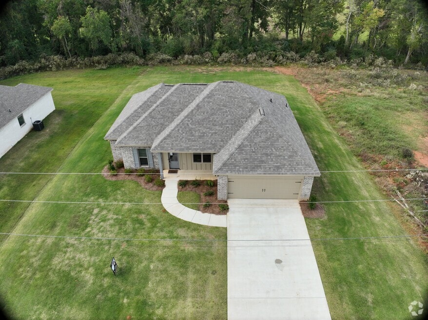 107 NE Adams Ave, Magee, MS 39111 - photo 2
