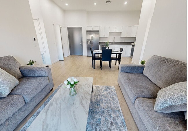 2BR,2BA-Living Room