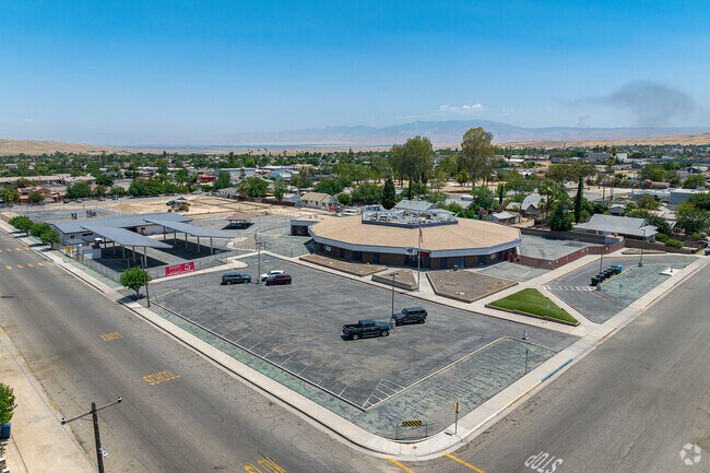 Jefferson Elementary School offers a sprawling campus when viewed from above.