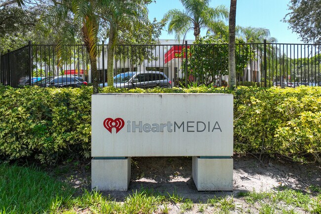 iHeart Media Radio Station is broadcasting from Mangonia Park neighborhood.