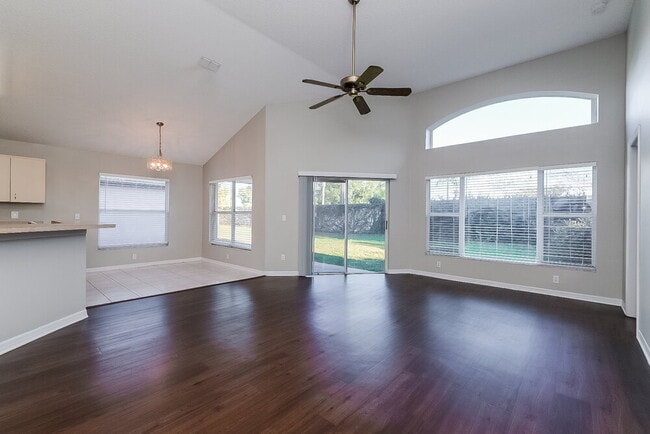 1541 Scotch Pine Dr, Brandon, FL 33511 - photo 3