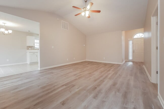 939 Maple Leaf Ridge, Jonesboro, GA 30238 - photo 6