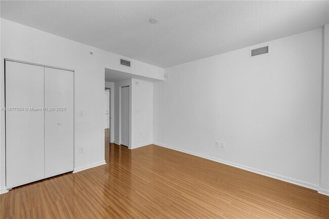 Venture At Aventura East unit 230, Miami, FL 33180 - photo 6