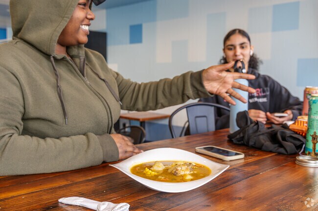 Beach Dunes Eats & Arts is a restaurant and bakery serving Edgemere.