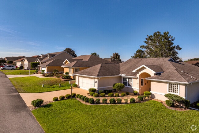 Beautiful, luxury style homes in a gated community by Weirsdale, Fl.