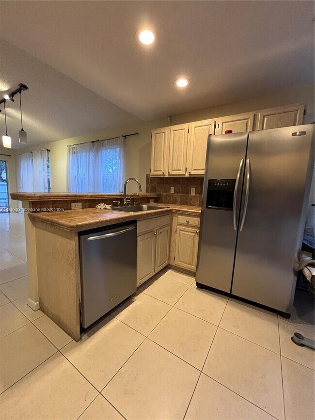 9366 Arborwood Cir, Davie, FL 33328