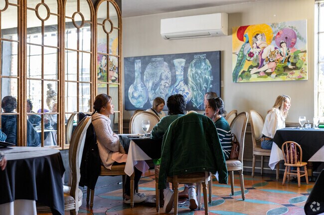 Vivilore is an eclectic American restaurant in the Englewood District near Harrison.