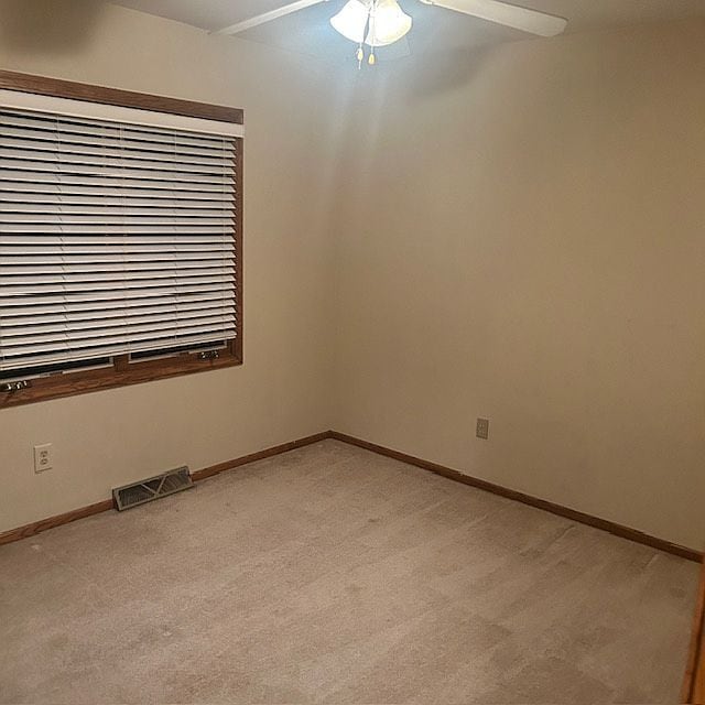 629 Hawthorne Ln, Hartland, WI 53029 - photo 2