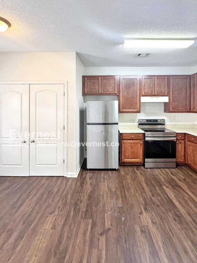 8646 Thomas Ln, Riverdale, GA 30274 - photo 5