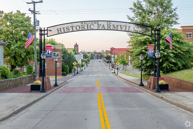 Dillwyn residents can reach nearby Farmville by car or bus.