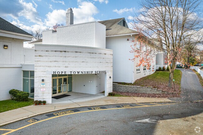Hope Township Elementary School is a well rated public school in Hope Township, NJ.