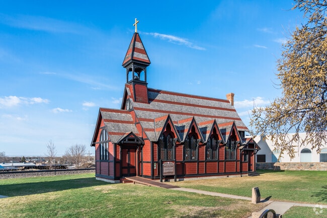 North Hills is a short trip to downtown landmarks like the Bread of Life Church at Camp Hancock.