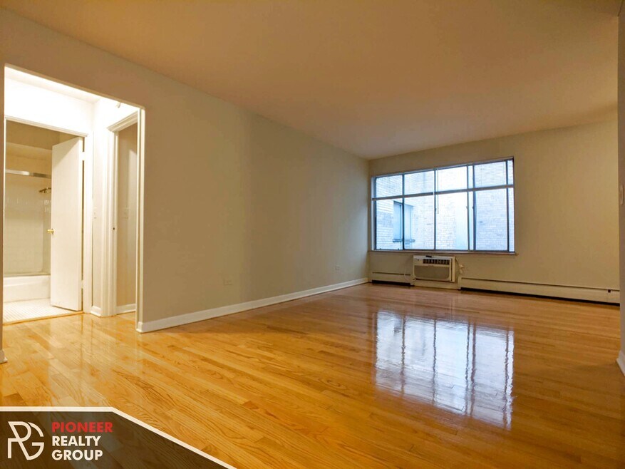 502 W Briar Place unit 510-504, Chicago, IL 60657 - photo 1