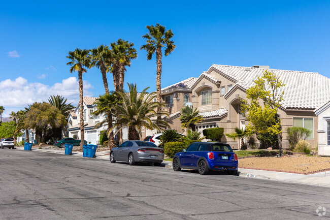 Neighborhoods in Woodcrest are nicely decorated with palm trees.