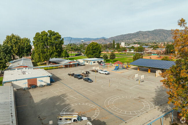 Grace Miller Elementary School offers many outdoor activities for students to enjoy.
