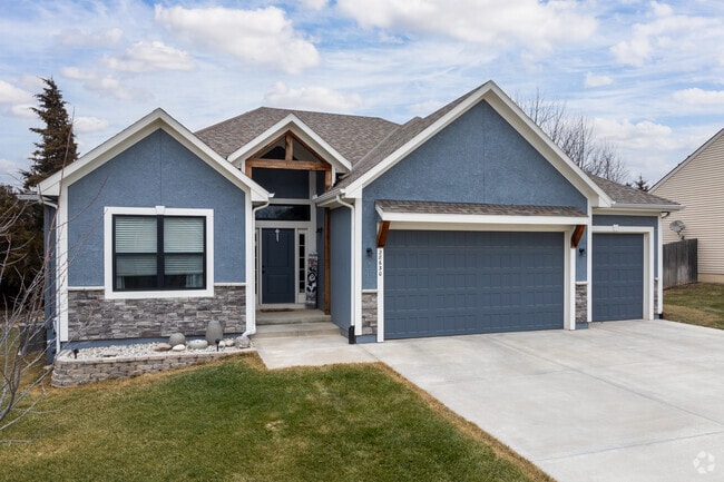 New development from the 2000s and onward focus on modern construction and 2 to 3 car garages.