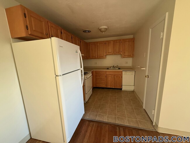 8 Riverside St unit 3-2, Watertown, MA 02472 - photo 3