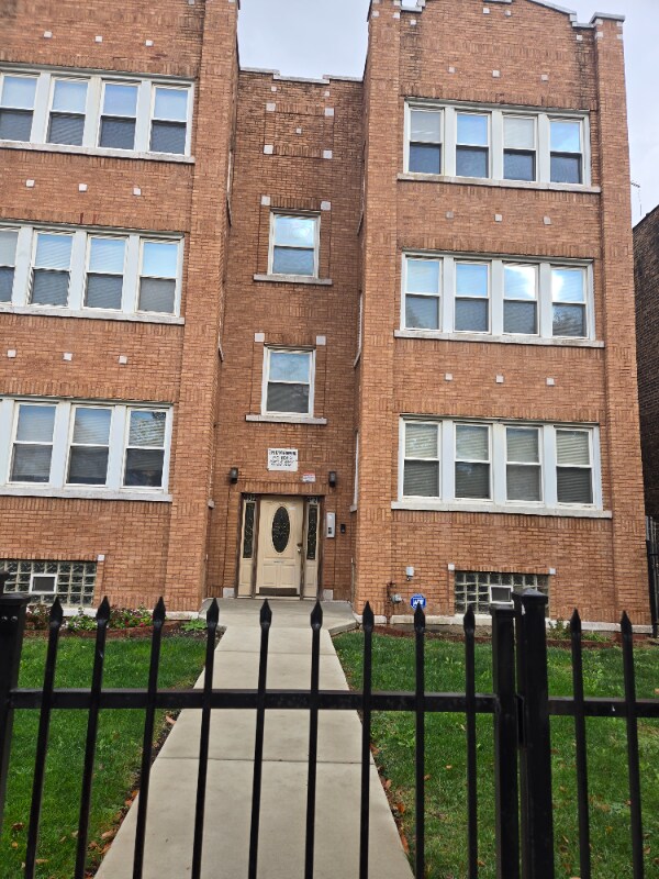 4622 W Jackson Blvd unit 2, Chicago, IL 60644 - photo 1