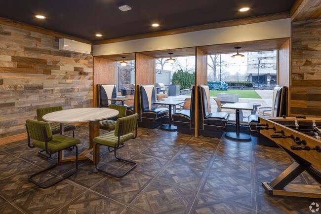 The Bryn - 5600 N Sheridan Rd, Chicago, IL 60660 - photo 5