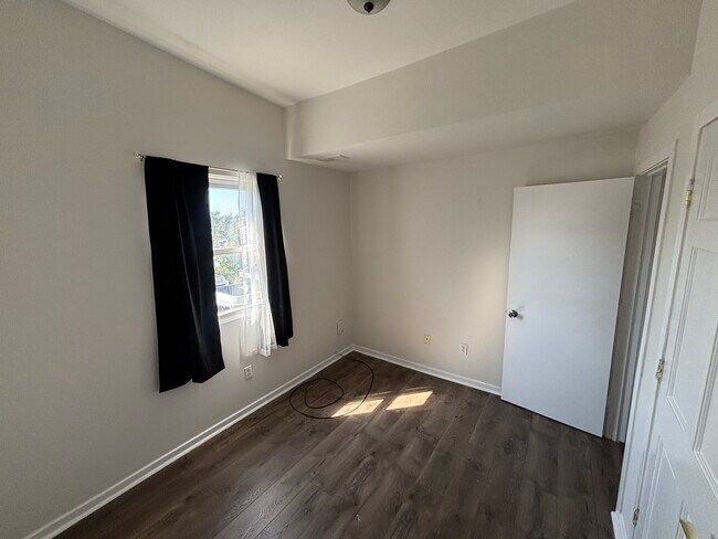 1918 W Diamond St unit 3, Philadelphia, PA 19121 - photo 2