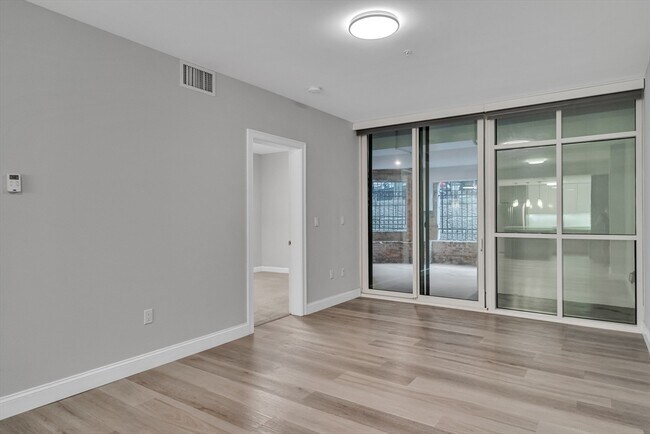 The Cosmopolitan unit G8, Boston, MA 02118 - photo 4