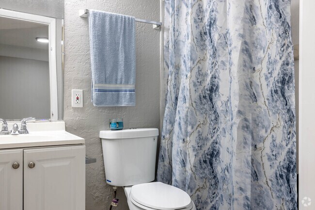 2 BR, 2 BA - 742SQFT
