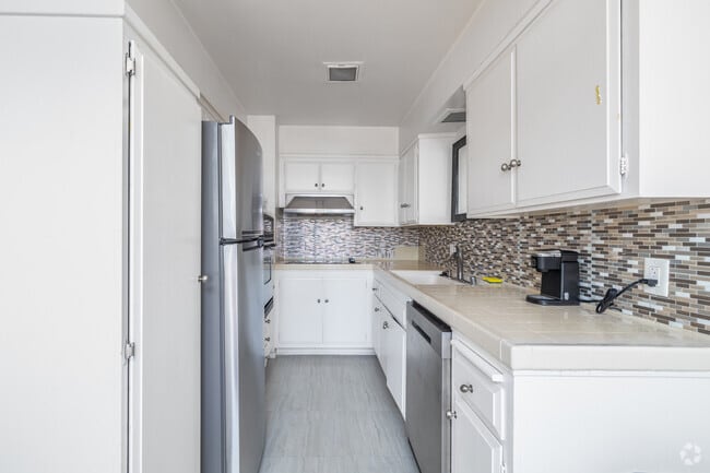 270 Portofino Way, Redondo Beach, CA 90277 - photo 4