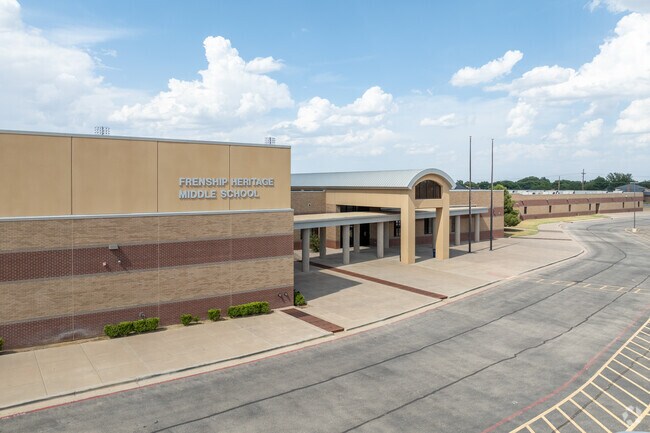 Heritage Middle School has a total enrollment of 827 students.