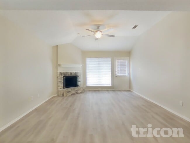6112 Wall St, Arlington, TX 76018 - photo 3