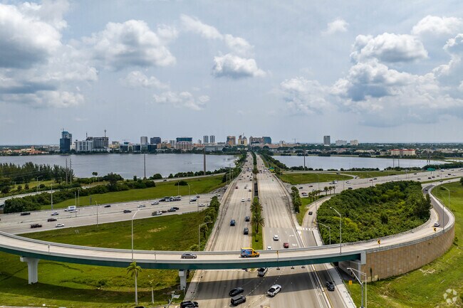 Royal Palm Estates is just a stones throw away from West Palm Beach.